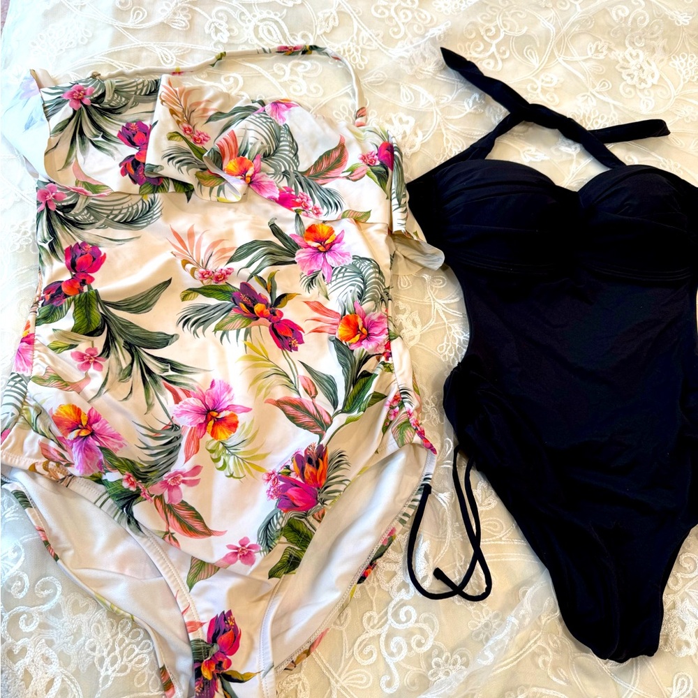 Bundle of 2 Swimsuits - size Medium